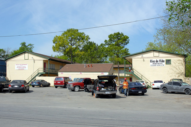 Rios de Vida in Houston, TX - Foto de edificio - Building Photo