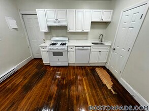 100 River St, Unit 2 in Cambridge, MA - Building Photo - Building Photo