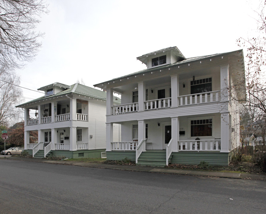 2526-2536 SE Morrison St in Portland, OR - Building Photo