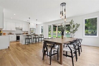 57 Newtown Rd in Hampton Bays, NY - Building Photo - Building Photo