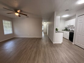 737 W Mayfield Blvd in San Antonio, TX - Building Photo