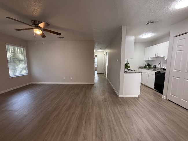 737 W Mayfield Blvd