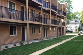 Center Street Village in Rochester, MN - Building Photo