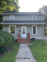 503 East St in Jonesville, MI - Building Photo