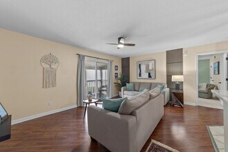 1356 Glenns Bay Rd, Unit L208 in Myrtle Beach, SC - Foto de edificio - Building Photo