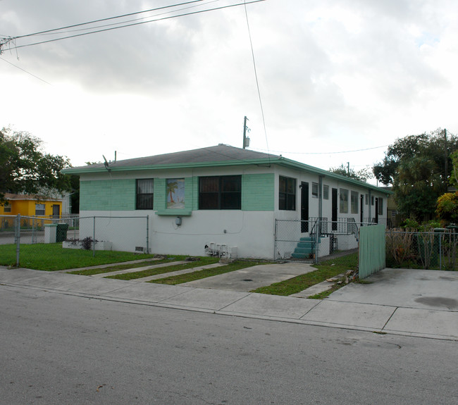 5550-5556 NE Miami Pl in Miami, FL - Building Photo - Building Photo