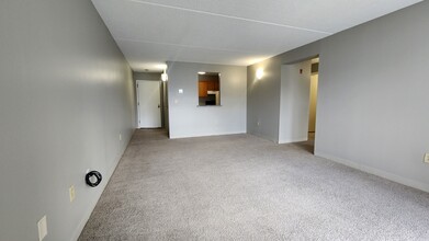 66 Beach Point Pl, Unit 402 in Boston, MA - Building Photo - Building Photo