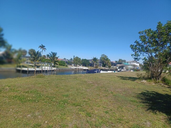 5132 Calusa Ct in Cape Coral, FL - Building Photo - Building Photo