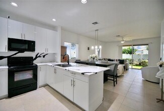 378 NE 47th Pl in Deerfield Beach, FL - Foto de edificio - Building Photo