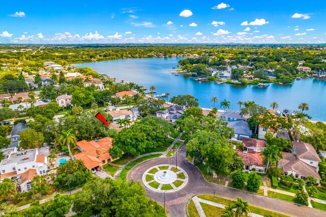 205 25th Ave NE in St. Petersburg, FL - Building Photo - Building Photo