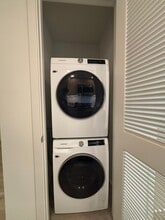 102 NW 30th St, Unit B2 in Miami, FL - Building Photo - Building Photo