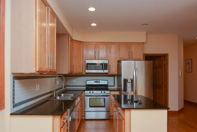 1720 W Augusta Blvd, Unit 2