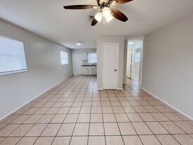 5723 Silver Spur Dr in Holiday, FL - Building Photo