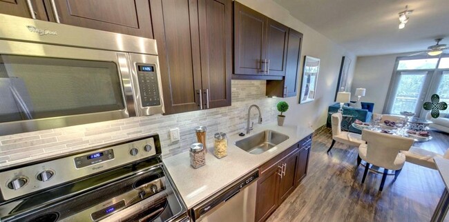 2033 S Gessner Rd in Houston, TX - Building Photo - Building Photo