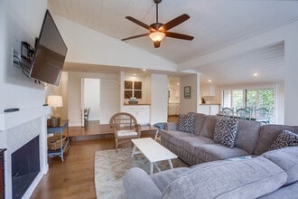 561 S Sierra Ave in Solana Beach, CA - Building Photo - Building Photo