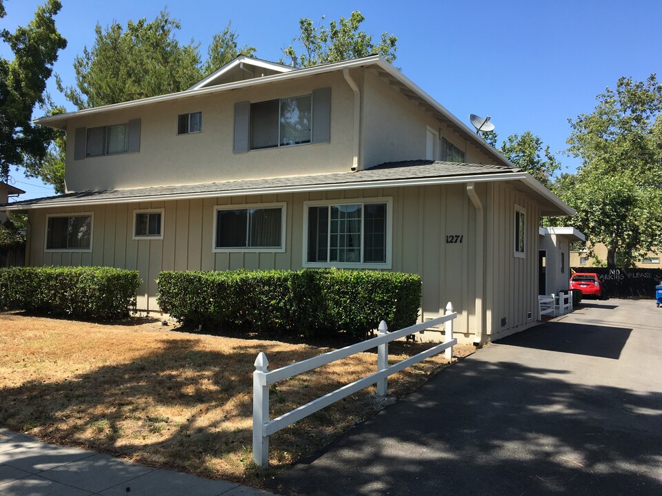 1271 Coronado Dr, Unit 2 (2/1, 1st floor back side of building) in Sunnyvale, CA - Building Photo