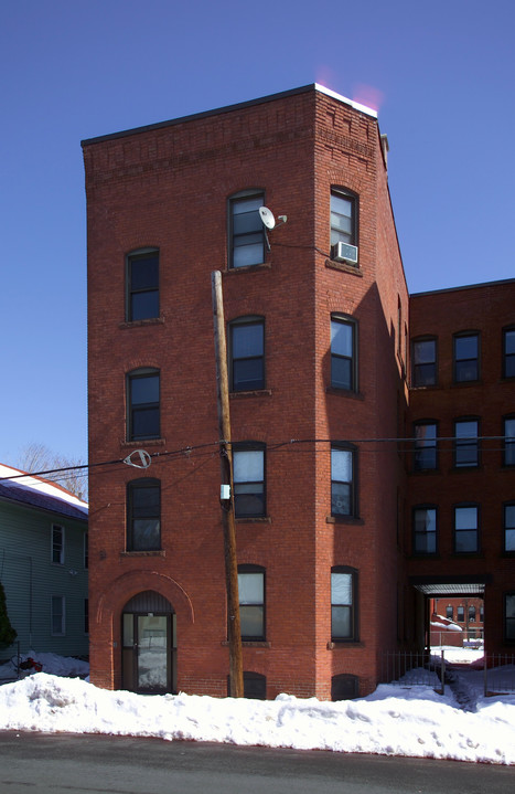 68 N Bridge St in Holyoke, MA - Foto de edificio