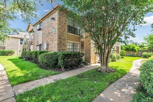 1311 Antoine Dr, Unit 128 in Houston, TX - Building Photo