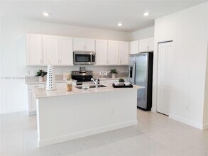 390 SE Crossoak Ln, Unit 3 in Port St. Lucie, FL - Building Photo - Building Photo