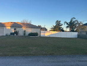 2301 Dumas Dr in Deltona, FL - Building Photo - Building Photo