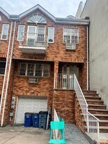 31-17-31-42 42nd St in Queens, NY - Building Photo