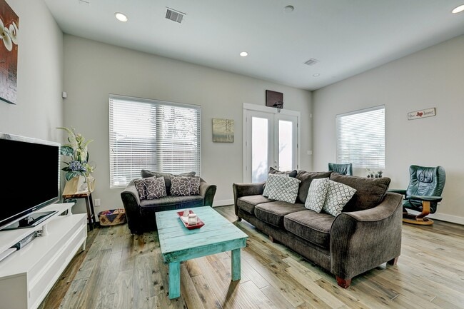 806 Thornton Rd