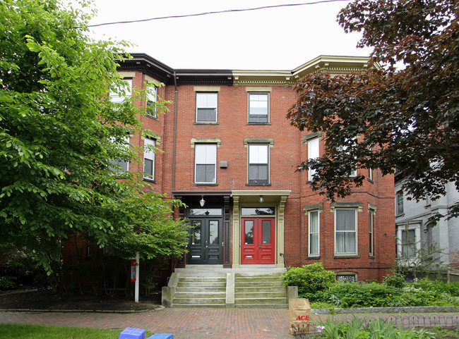 64-66 Deering St in Portland, ME - Foto de edificio - Building Photo