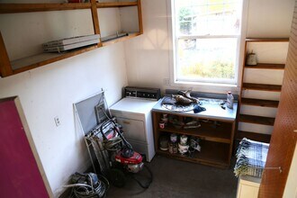 1065 SW Poplar Pl in Corvallis, OR - Building Photo - Building Photo