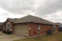 227 Kerley Dr in Hutto, TX - Building Photo - Building Photo