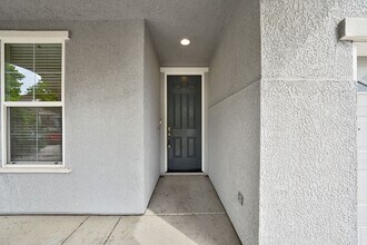 2815 Tourbrook Way in Sacramento, CA - Building Photo - Building Photo