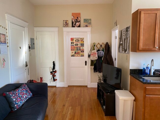 1185 Commonwealth Ave, Unit 20 in Boston, MA - Building Photo - Building Photo