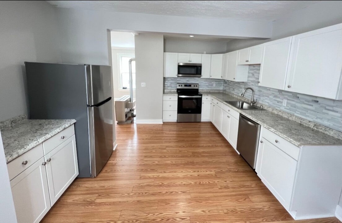 141 Laurel St, Unit 1 in Manchester, NH - Building Photo