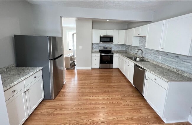 141 Laurel St, Unit 1