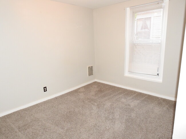 82 Fargo Ave, Unit 5 in Buffalo, NY - Foto de edificio - Building Photo