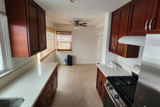 947 Victoria Ave in Venice, CA - Foto de edificio - Building Photo