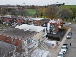 9770 Vianney Av in Montréal, QC - Building Photo - Building Photo