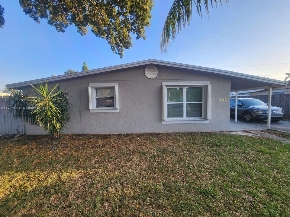 5510 SW 38th St in Davie, FL - Building Photo