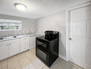 1615 Evans Ave in Ft. Myers, FL - Building Photo - Building Photo