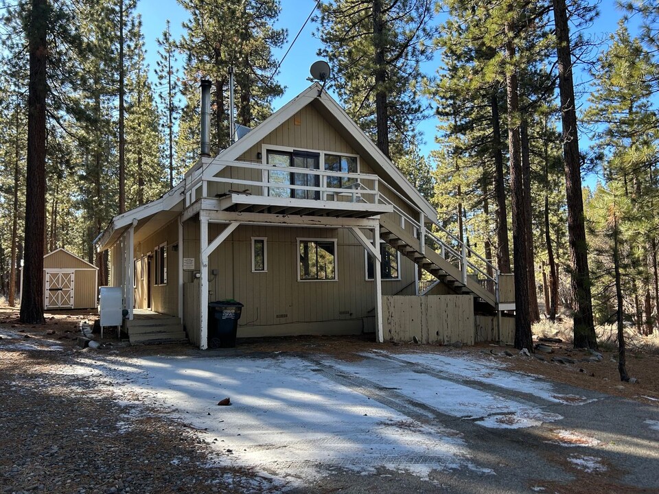 2098 Helen Ave in South Lake Tahoe, CA - Building Photo