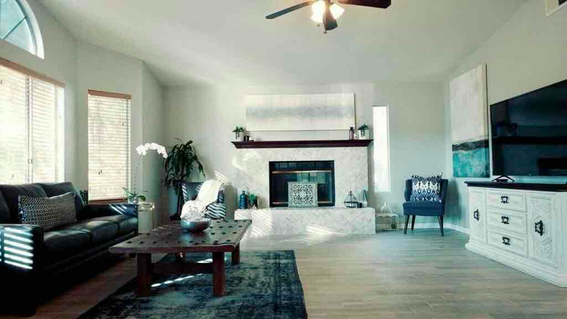 24477 Del Amo Rd in Ramona, CA - Foto de edificio