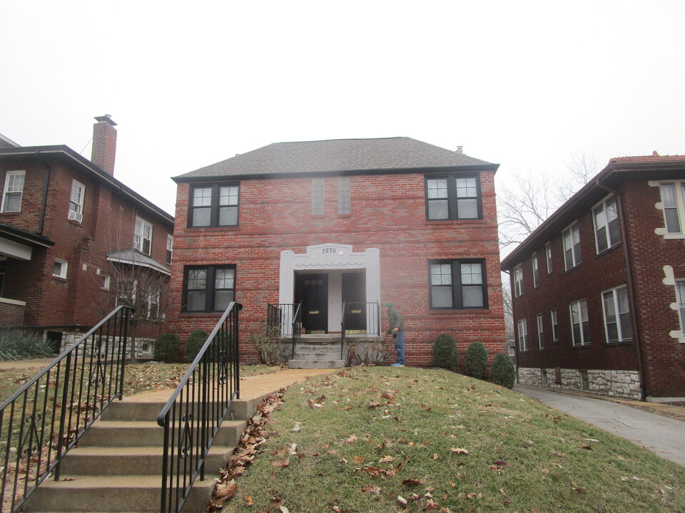 7270 Forsyth Blvd, Unit 2W in St. Louis, MO - Building Photo