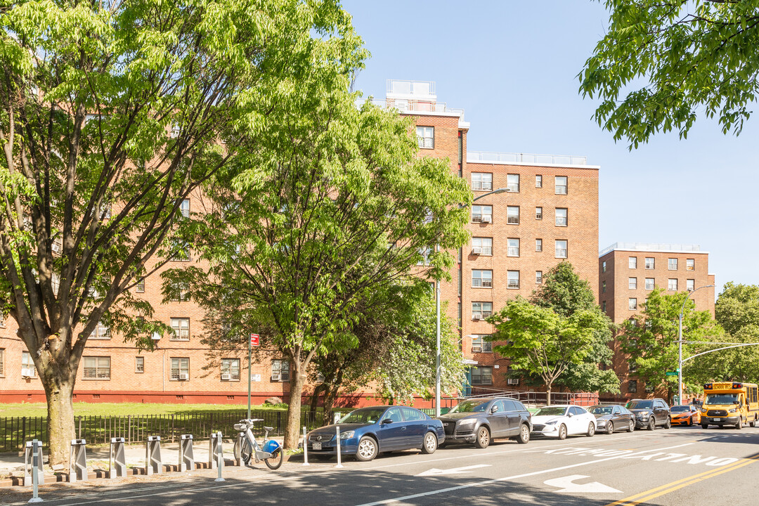 Brevoort Houses in Brooklyn, NY - Building Photo