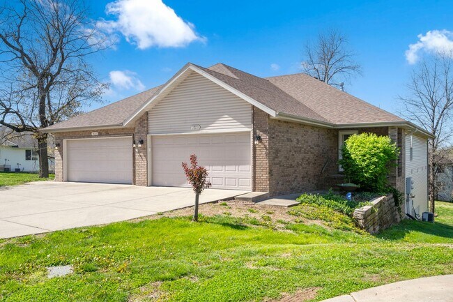 property at 3834 W Brook Ct