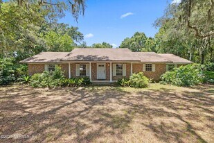 1941 Clinch Dr in Fernandina Beach, FL - Building Photo