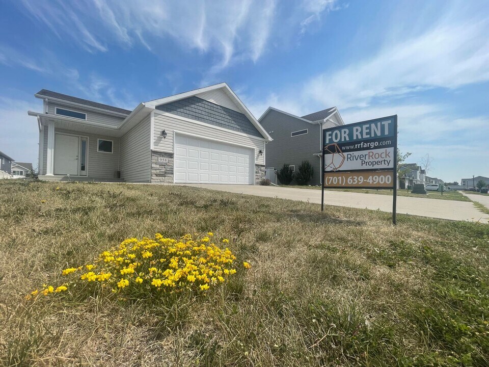958 29th Ave W in West Fargo, ND - Building Photo