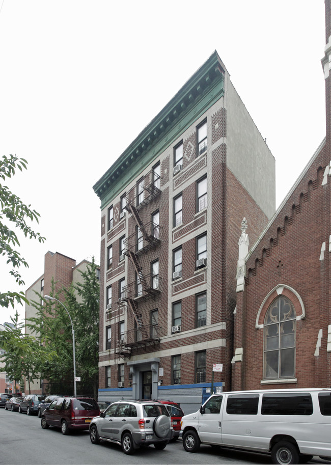 432 E 156th St in Bronx, NY - Foto de edificio - Building Photo