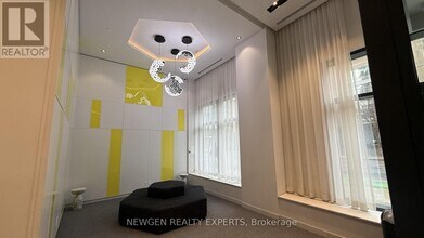 159 Wellesley St E in Toronto, ON - Building Photo - Building Photo