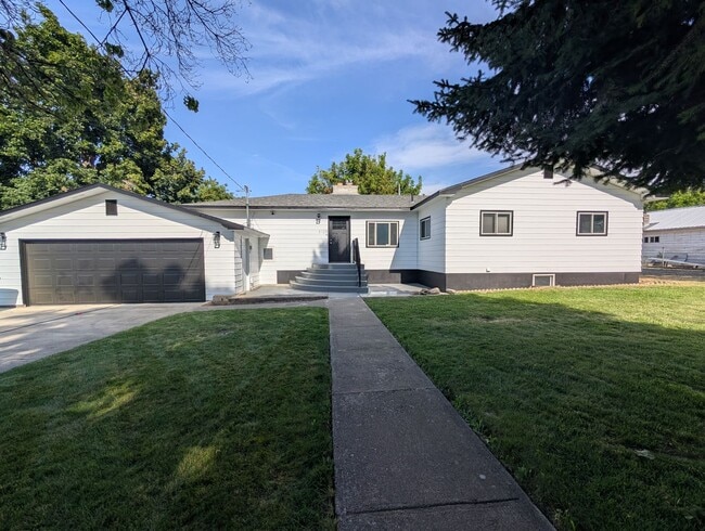 property at 3129 7th St