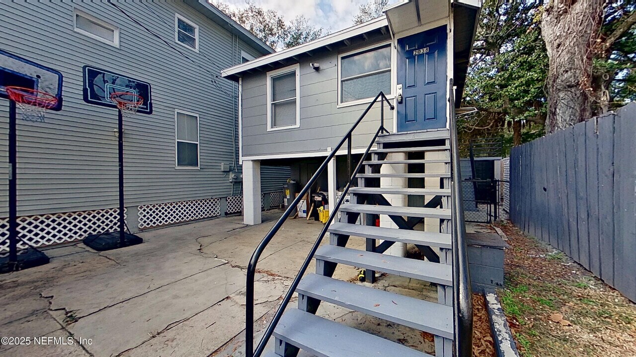 2038 Walnut St in Jacksonville, FL - Foto de edificio