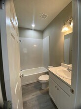 1305 W Villa Maria Rd, Unit B-103 in Bryan, TX - Building Photo - Building Photo